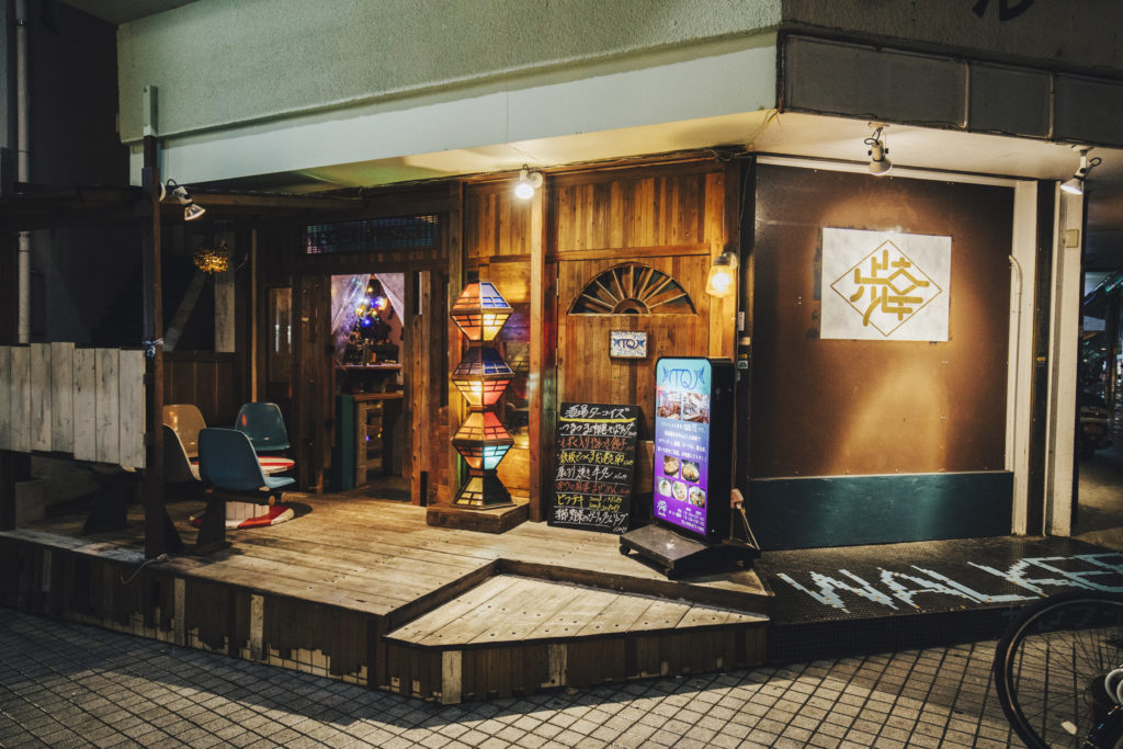 せんべろエリアに位置するオシャレで賑やかな酒場tq ターコイズ Okinawa Creative Media Champlu